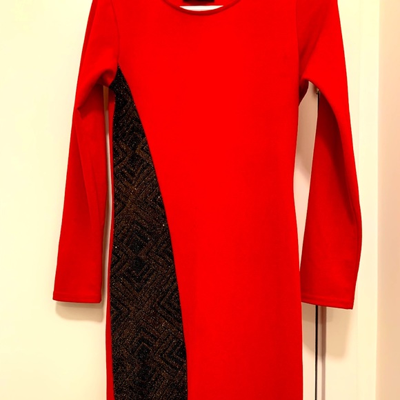 Asymmetrical Red dress with Gold and Black sequin - Picture 3 of 7